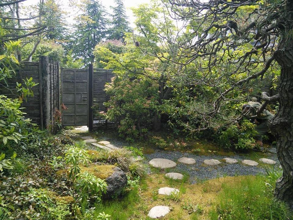 Гостьовий будинок Tomiya Ryokusuian Sado-Taiken Екстер'єр фото
